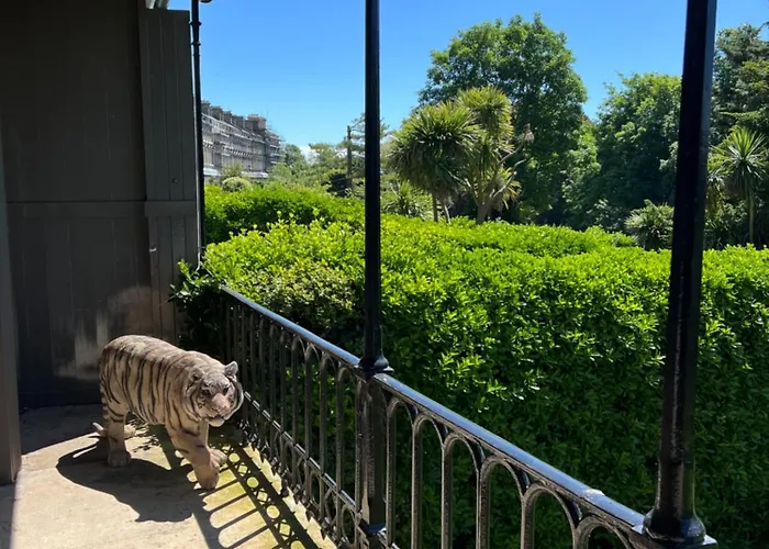 Luxury Garden Apartment Under The Castle, Dover